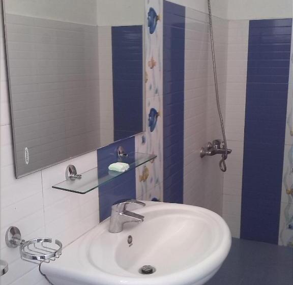 디럭스 룸, Empire Valley