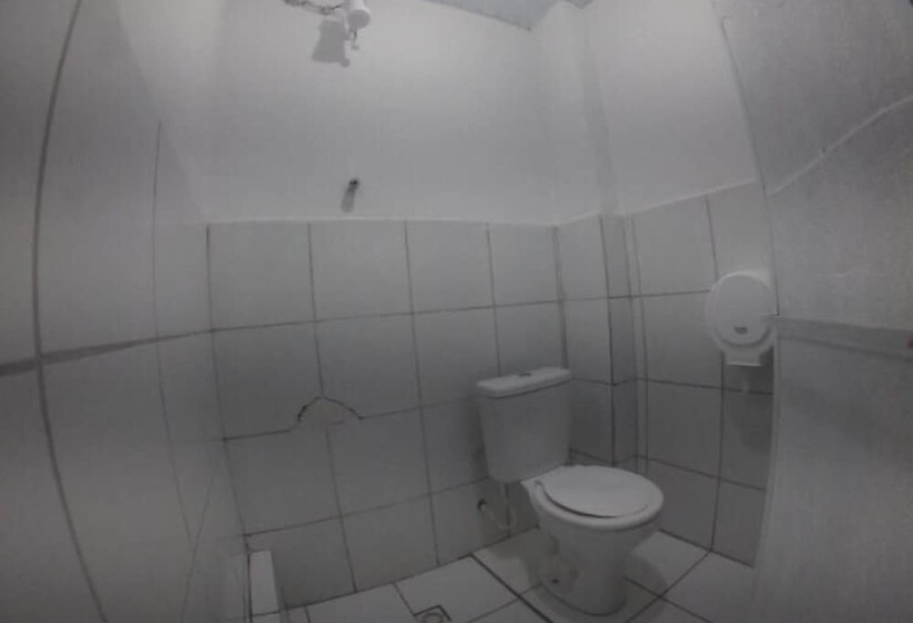 ルームシェアのワンベッド, Friends & Hostels