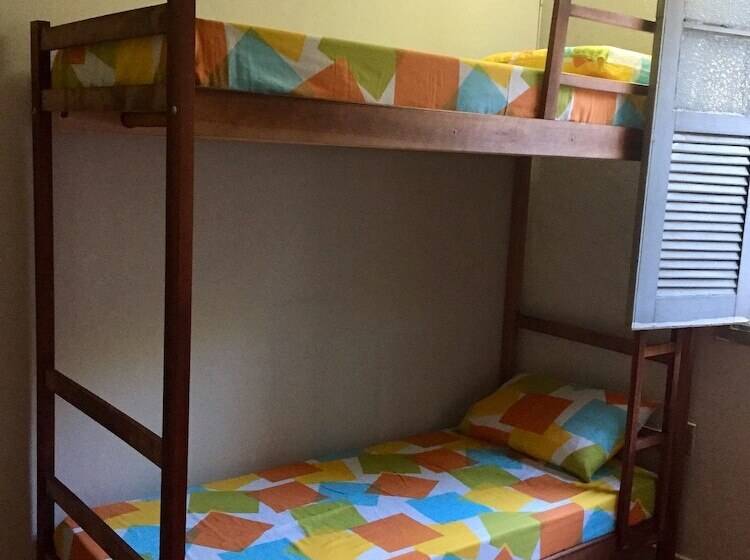 ルームシェアのワンベッド, Friends & Hostels