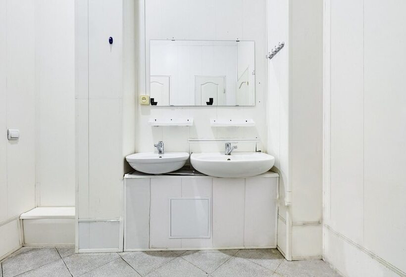 חדר משפחתי, Hostel Orange