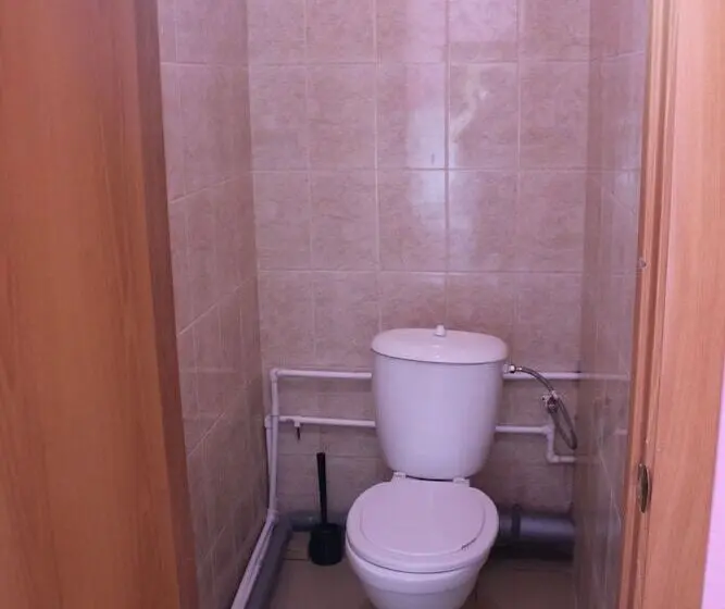 Perhehuone, Hostel Orange