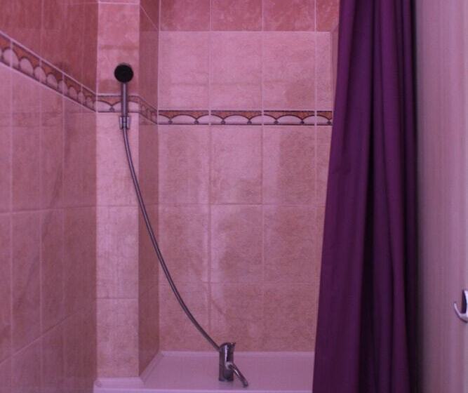 חדר משפחתי, Hostel Orange