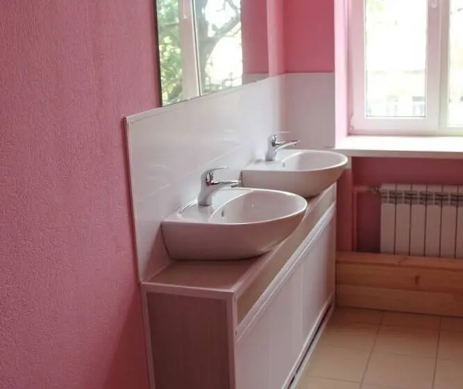 Perhehuone, Hostel Orange