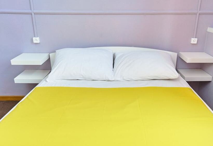 חדר משפחתי, Hostel Orange