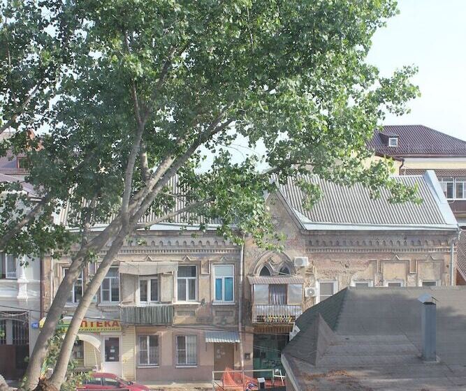 חדר משפחתי, Hostel Orange