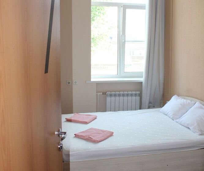 חדר משפחתי, Hostel Orange