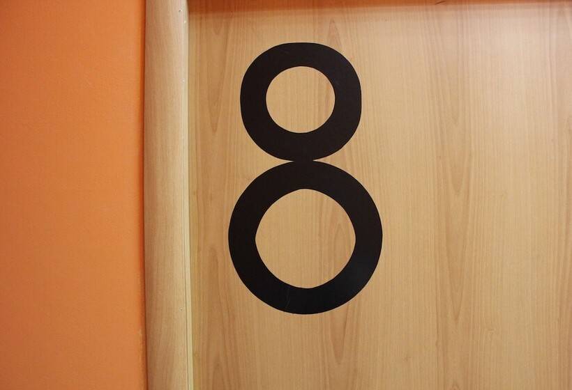 חדר משפחתי, Hostel Orange