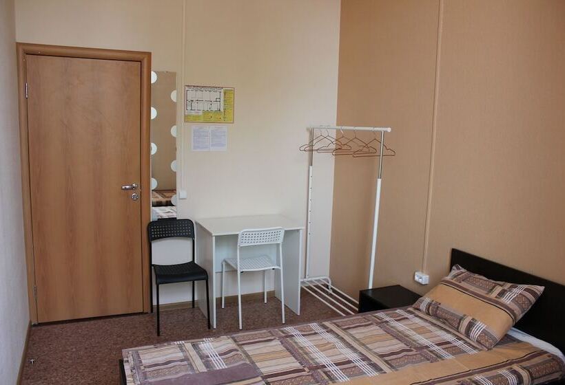 חדר משפחתי, Hostel Orange