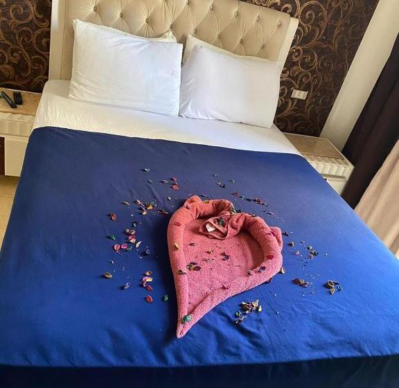 اتاق استاندارد سه تخته با بالکن, Abdeen Cairo Hostel
