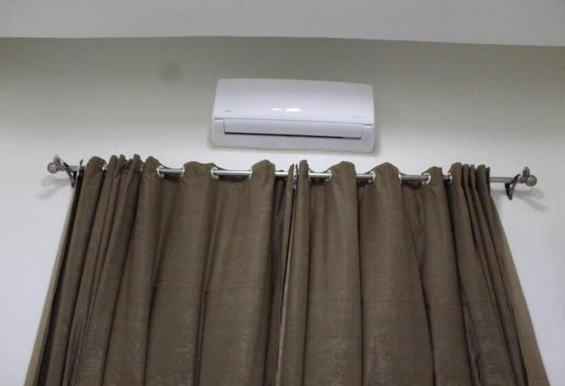 اتاق استاندارد سه تخته با بالکن, Abdeen Cairo Hostel