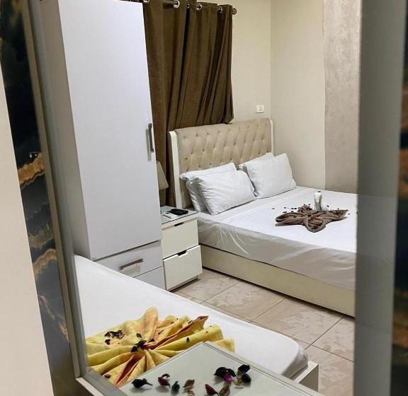 اتاق استاندارد سه تخته با بالکن, Abdeen Cairo Hostel