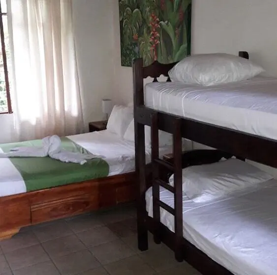 スタンダード４人部屋, Ceiba Tree Lodge