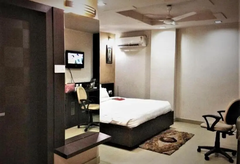 اتاق اجرایی سه نفره, Fabhotel Raj Residency Ii