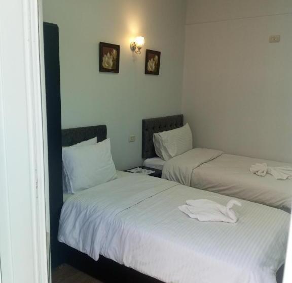 غرفة قياسية, New Panorama Palace