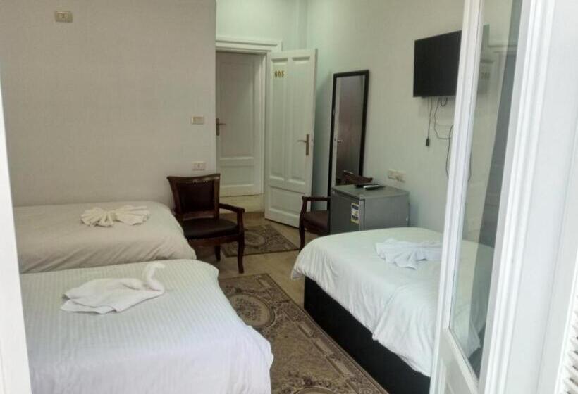 غرفة قياسية ثلاثية, New Panorama Palace