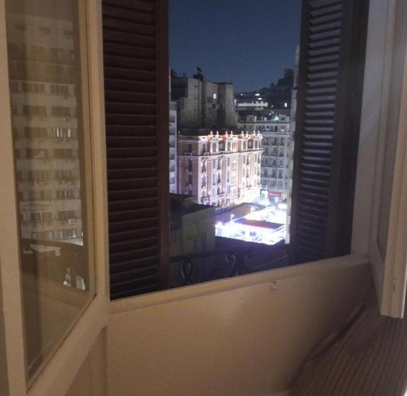 غرفة قياسية رباعية, New Panorama Palace