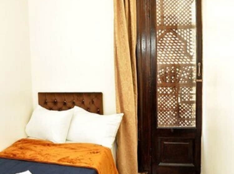 غرفة قياسية فردية, New Panorama Palace