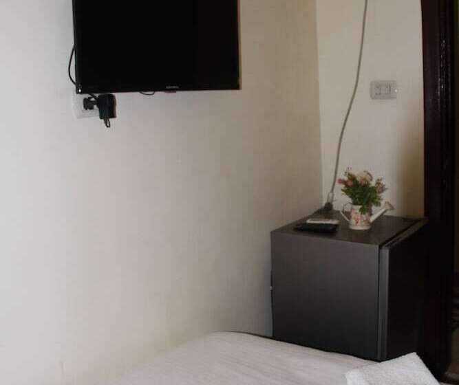 غرفة قياسية فردية, New Panorama Palace