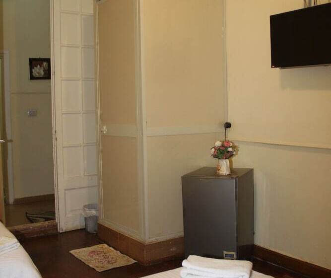 غرفة قياسية ثلاثية, New Panorama Palace