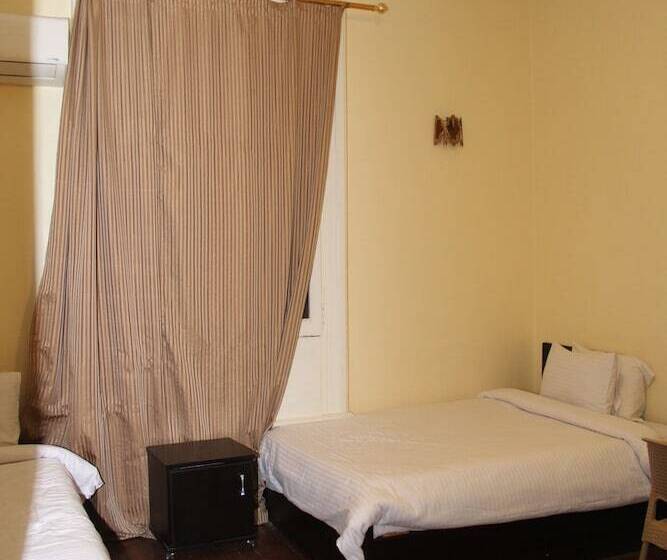 غرفة قياسية ثلاثية, New Panorama Palace