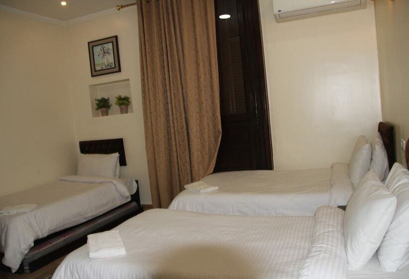 غرفة قياسية ثلاثية, New Panorama Palace