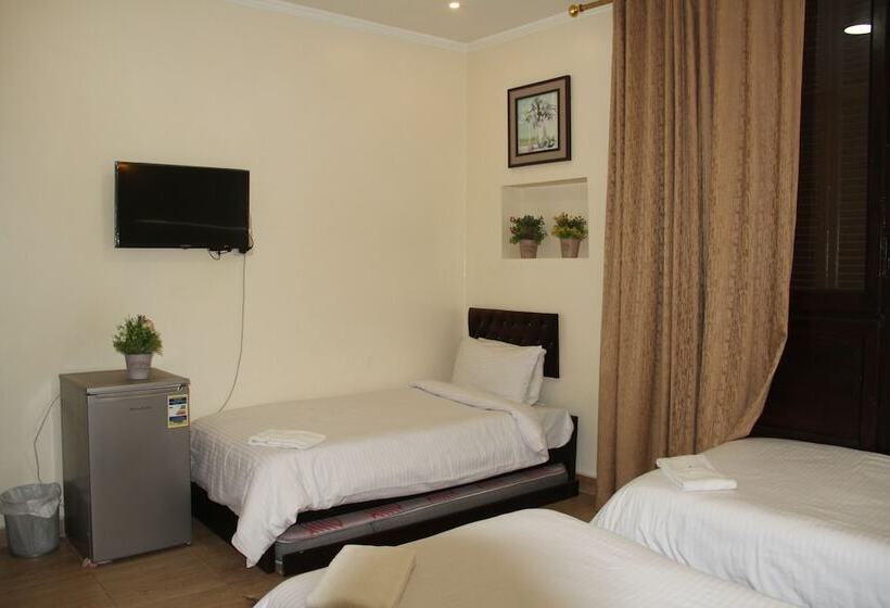 غرفة قياسية ثلاثية, New Panorama Palace