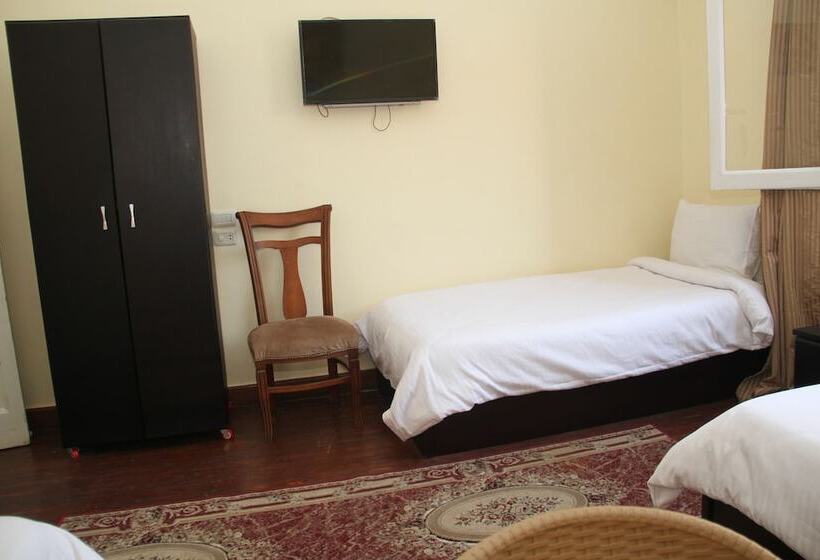 غرفة قياسية رباعية, New Panorama Palace