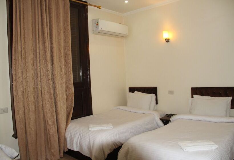 غرفة قياسية, New Panorama Palace