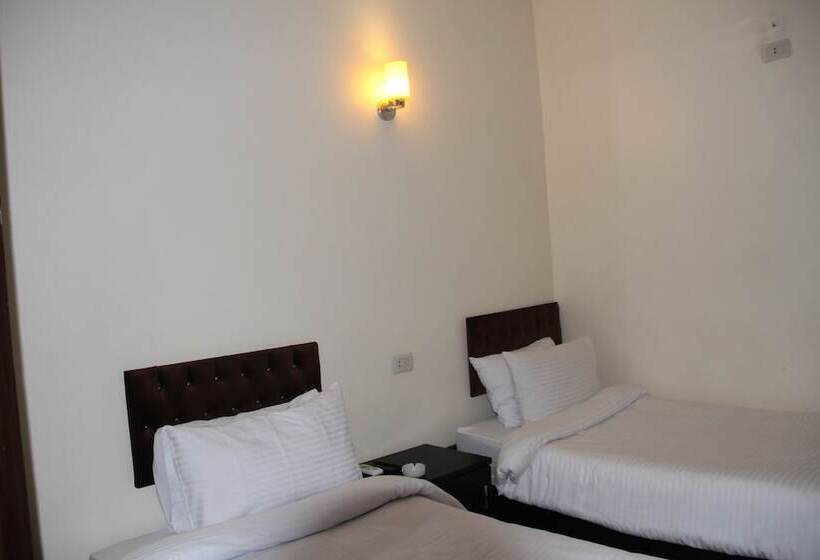 غرفة قياسية, New Panorama Palace