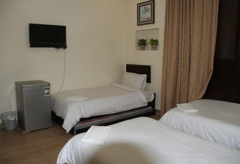 غرفة قياسية ثلاثية, New Panorama Palace