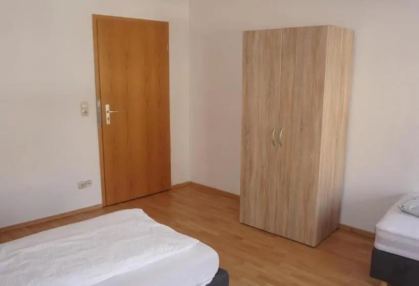 Standard Neljän Hengen Huone Jaettu Kylpyhuone, Hostel Vorharz Aschersleben