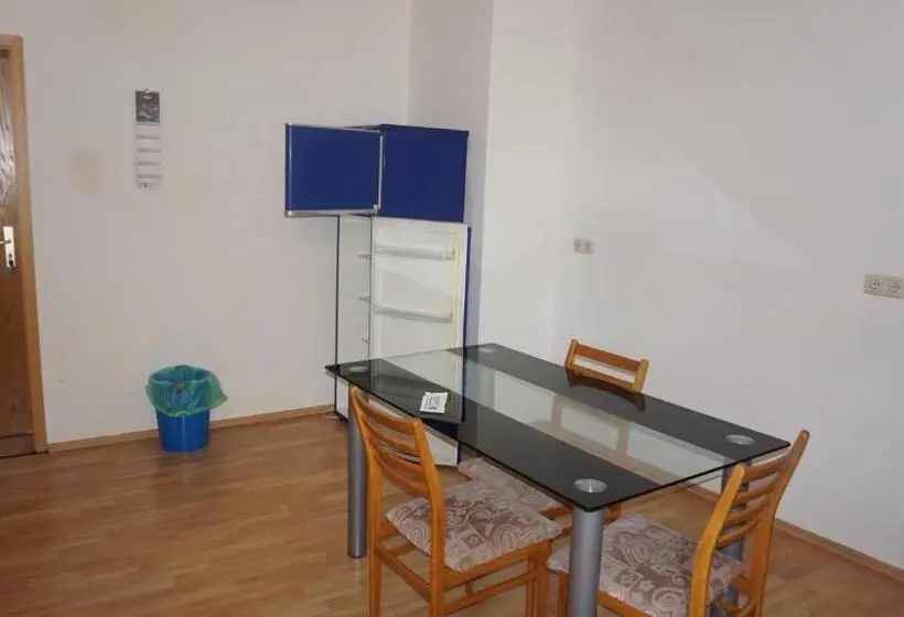 Standard Kolmen Hengen Huone Jaettu kylpyhuone, Hostel Vorharz Aschersleben