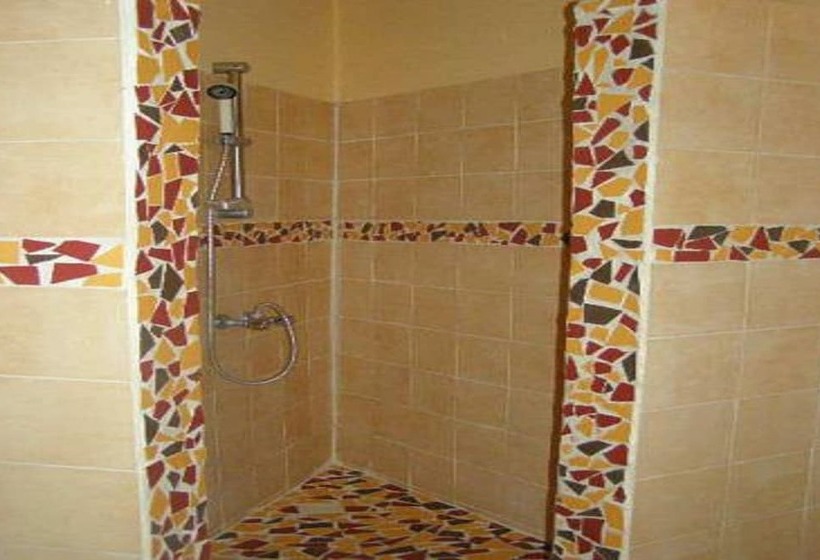 بانگلوی استاندارد, Gite L Anarcadier