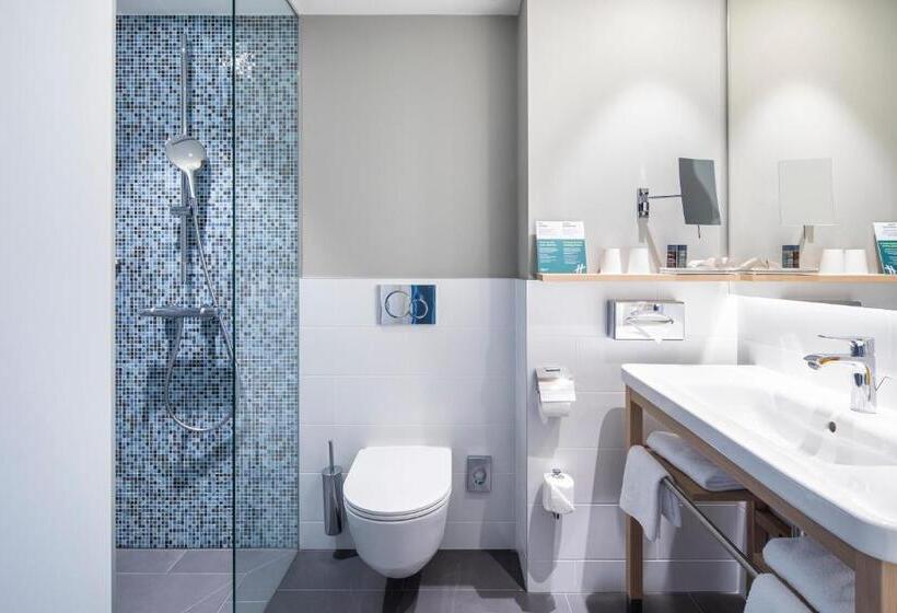 غرفة قياسية سرير ملكى, Holiday Inn Gdansk   City Centre, An Ihg