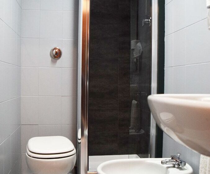 חדר סטנדרט, Rafe