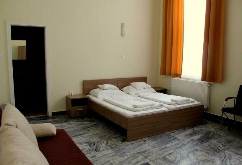 Standard Trippelrum, Bf