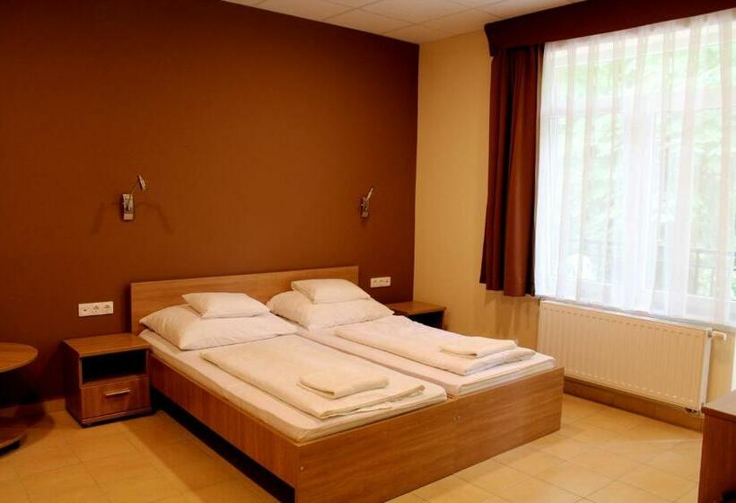 Standard Trippelrum, Bf