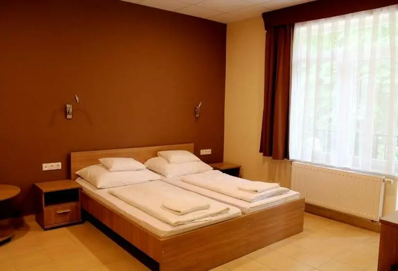 Habitación Triple Estándar, Bf