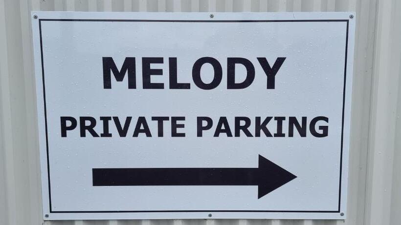 Студия Deluxe, Melody