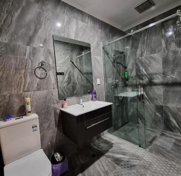 إستوديو ديلوكس, Melody