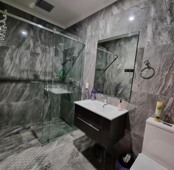 إستوديو ديلوكس, Melody