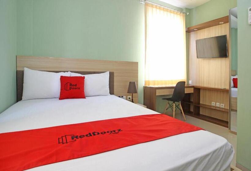 Номер Стандарт, Reddoorz Near Solo Balapan Station