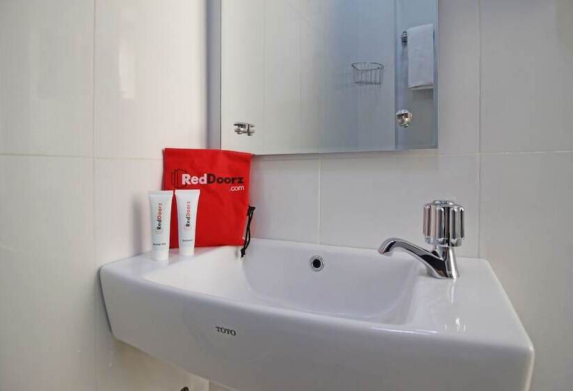 Номер Стандарт, Reddoorz Near Solo Balapan Station