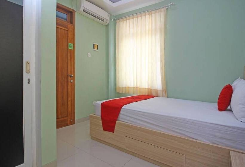 Номер Стандарт, Reddoorz Near Solo Balapan Station
