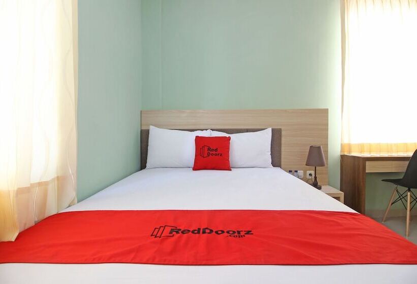 Номер Стандарт, Reddoorz Near Solo Balapan Station