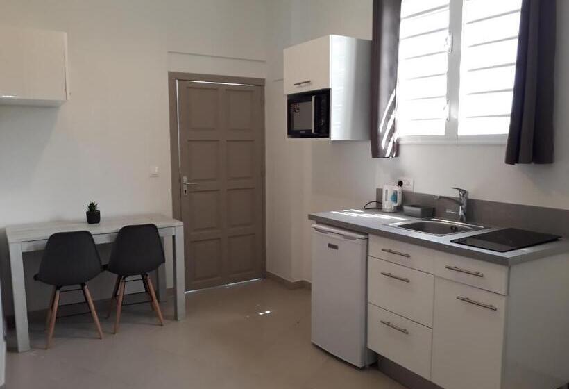 استودیوی سوپریور, Villa Clémence