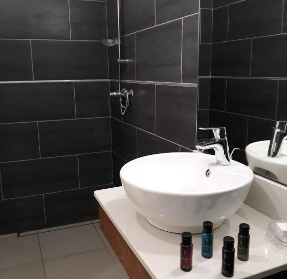 استودیوی سوپریور, Villa Clémence