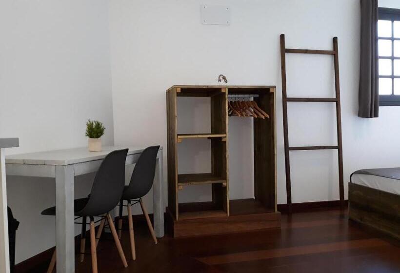 استودیوی استاندارد, Villa Clémence