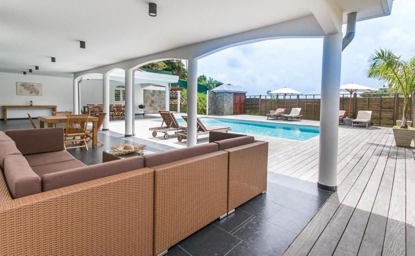 استودیو استاندارد با چشم‌انداز استخر, Villa Clémence