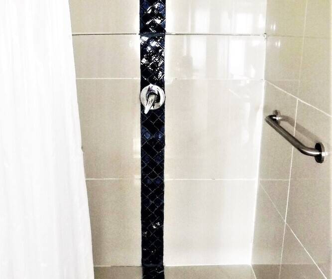 سوئیت خانواده 2 خوابه, Makaira Resort